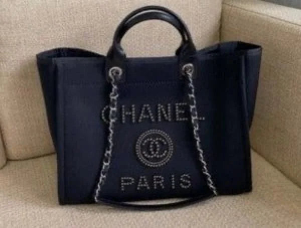 Velmora Pearl Tote Bag – Noir Luxe Edition ( Chanel )